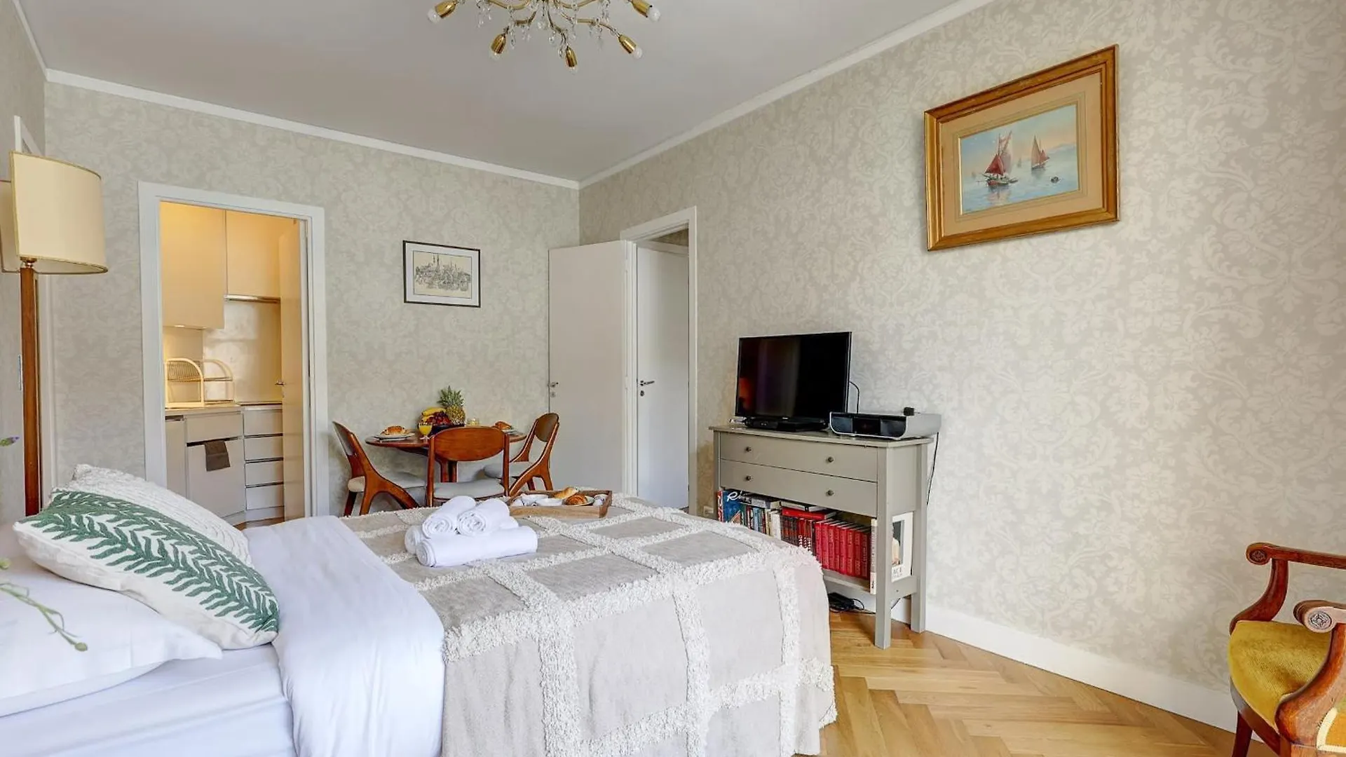 Apartment Eiffel Tower - 1Br With Balcony - Cityapartmentstay Paris