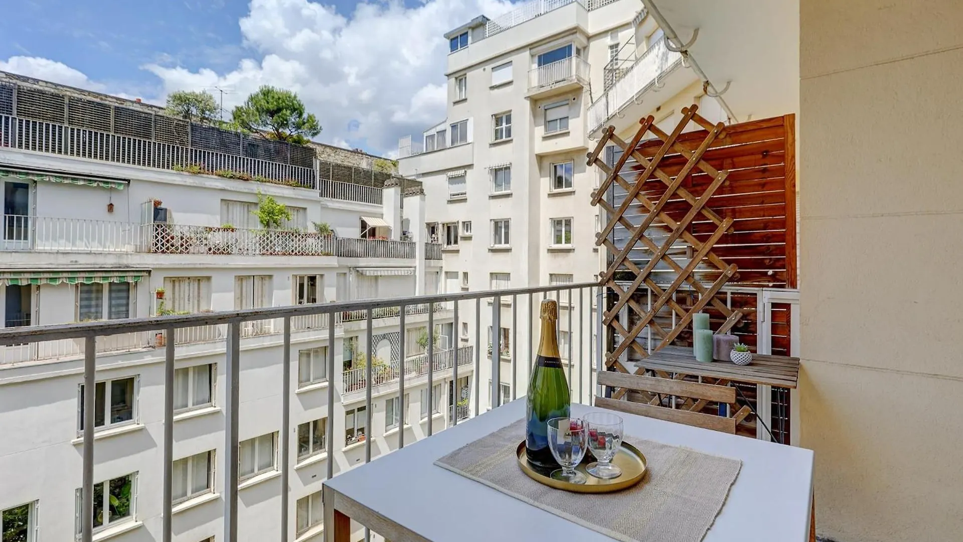 Apartment Eiffel Tower - 1Br With Balcony - Cityapartmentstay Paris France